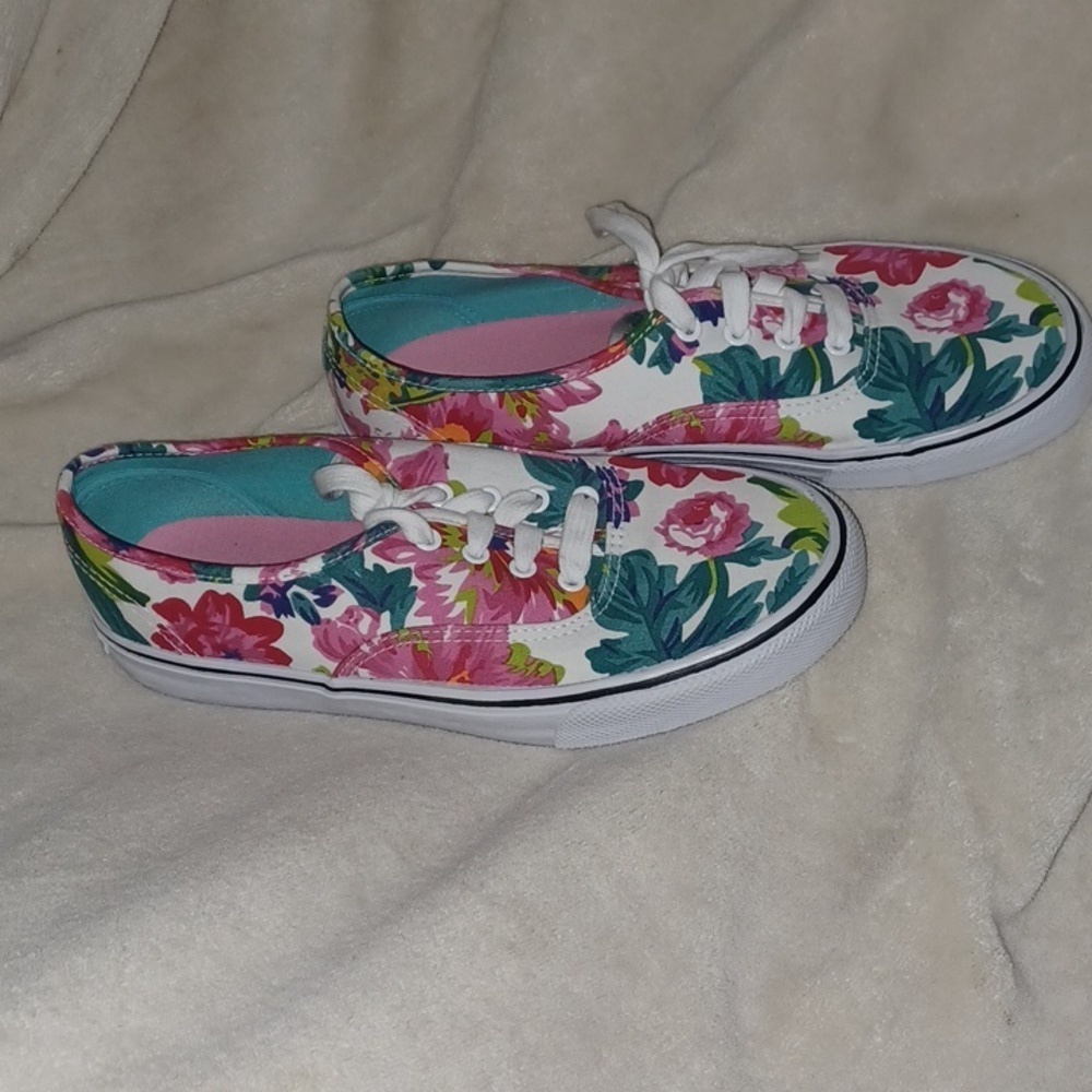 Airwalk floral low top sneakers Women’s Size 8